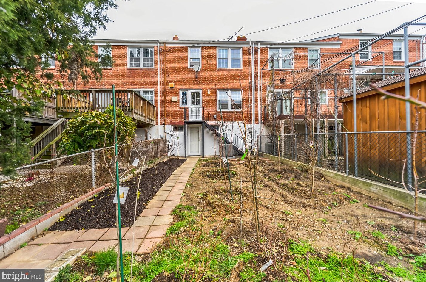 928 Radcliffe Rd, Baltimore MD  21204-2601 exterior