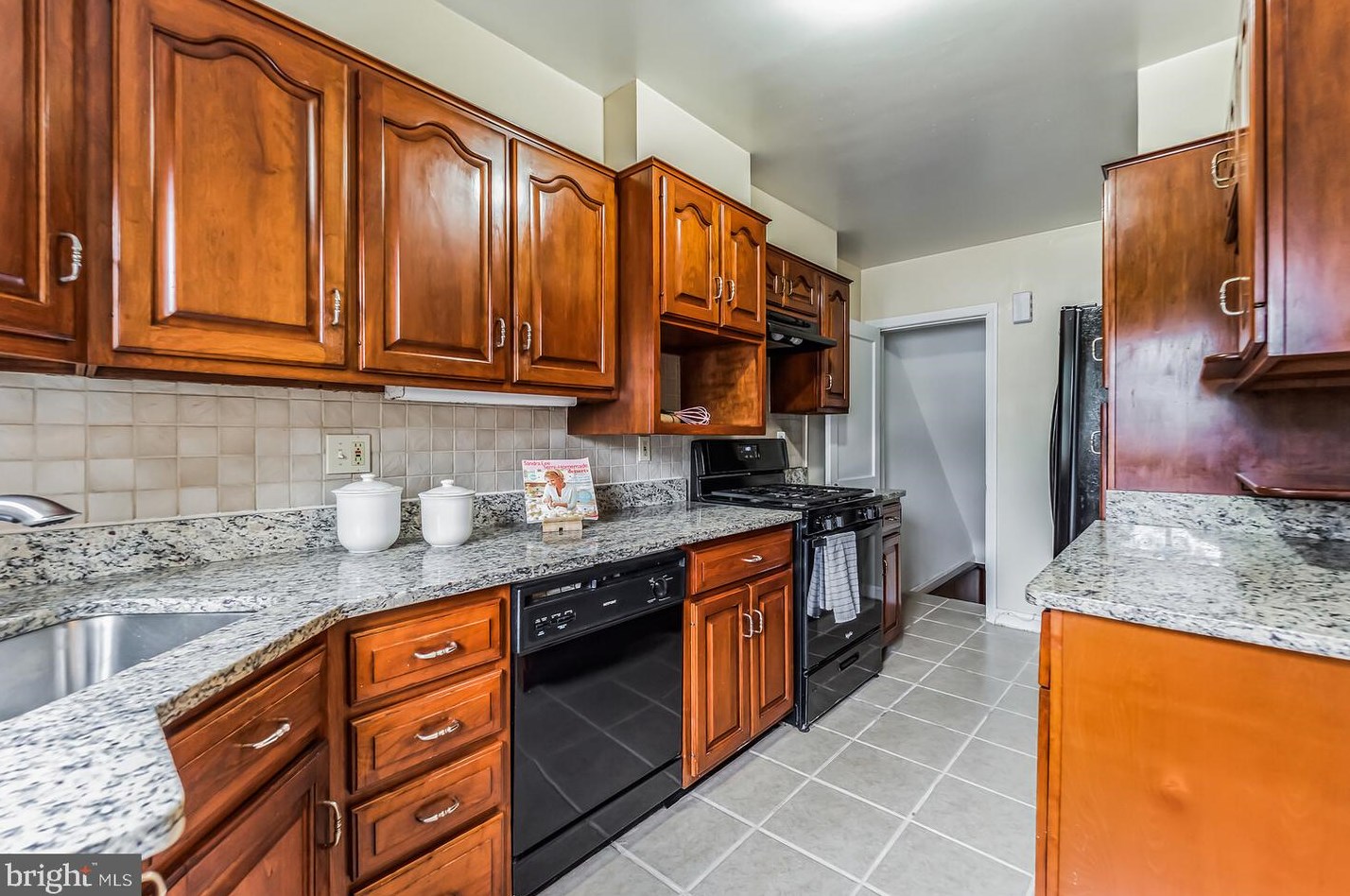 928 Radcliffe Rd, Baltimore MD  21204-2601 exterior