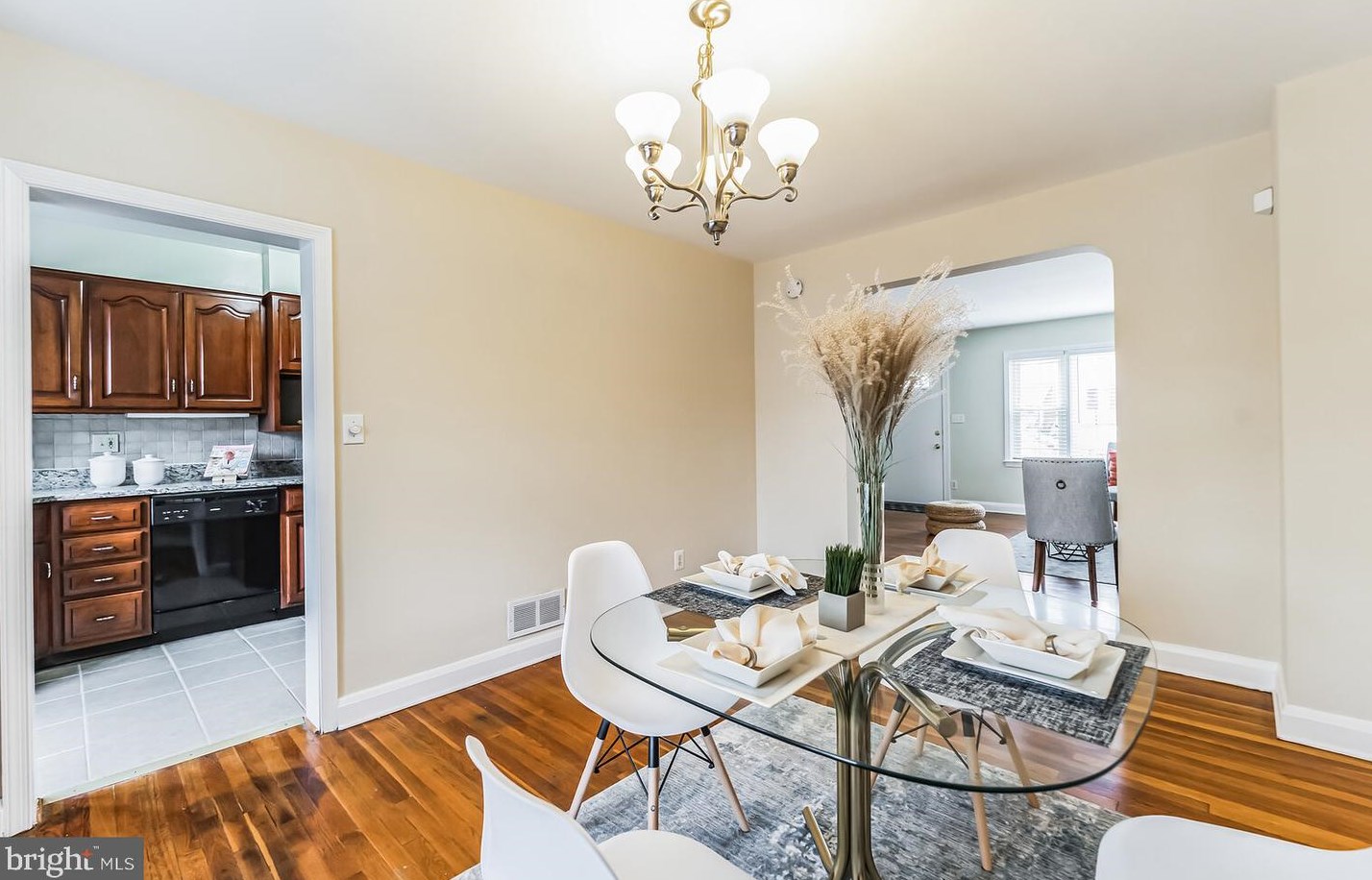 928 Radcliffe Rd, Baltimore MD  21204-2601 exterior