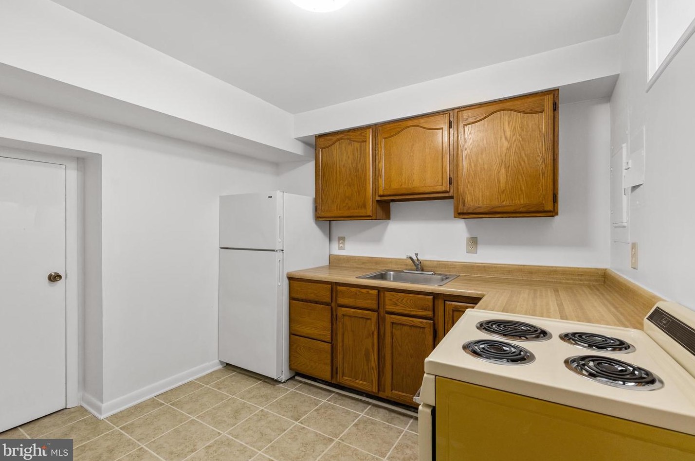 422 Lafayette Ave, Baltimore MD  21228-3226 exterior
