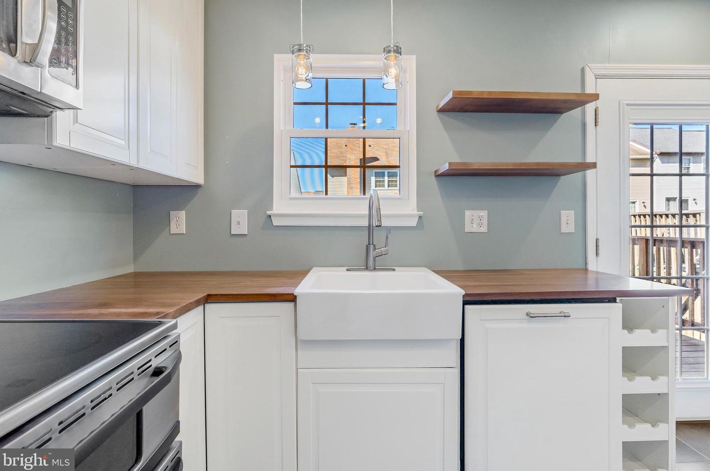 5712 Richardson Mews Sq, Baltimore MD  21227-4291 exterior