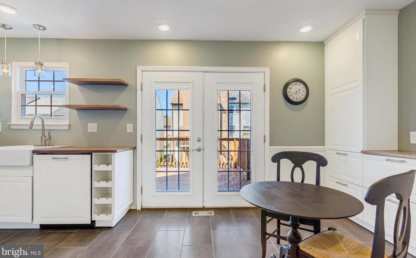 5712 Richardson Mews Sq, Baltimore MD  21227-4291 exterior