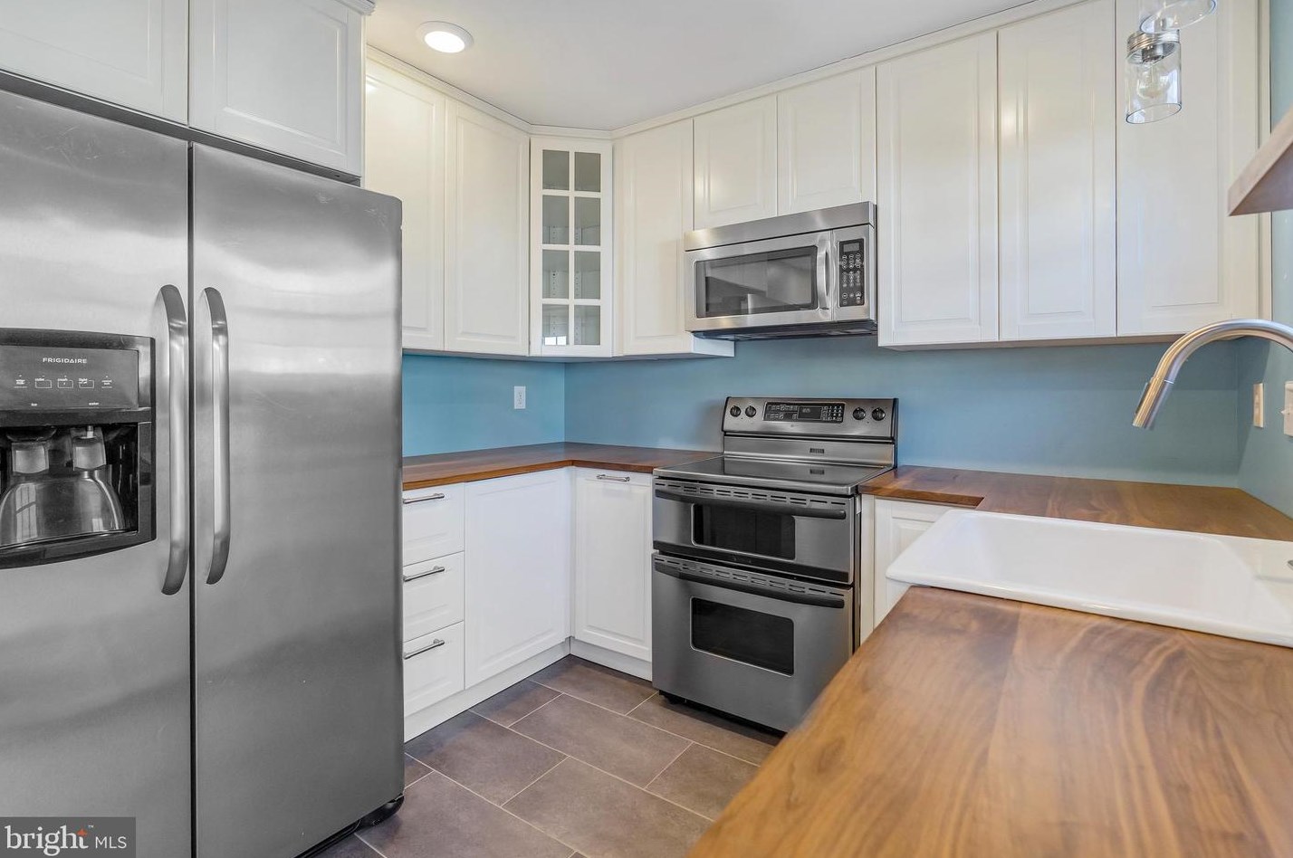 5712 Richardson Mews Sq, Baltimore MD  21227-4291 exterior