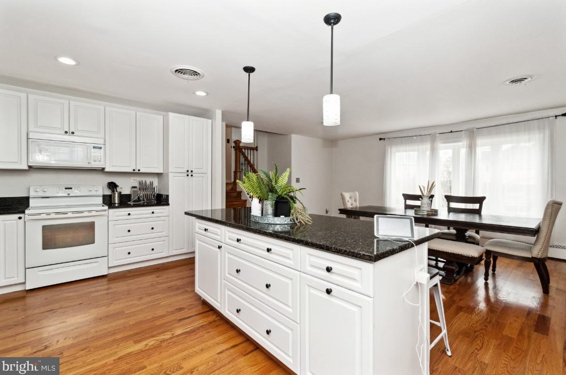 1106 Plover Dr, Baltimore MD  21227-4338 exterior