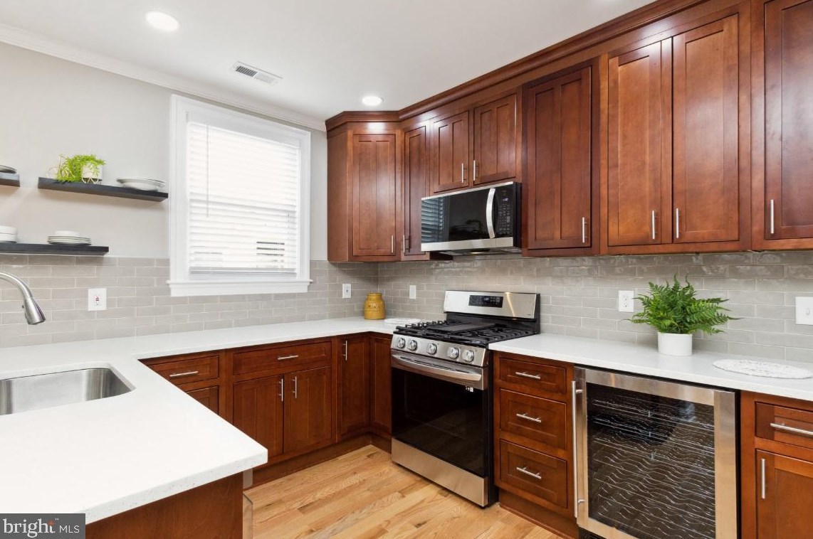 4 Mount De Sales Rd, Baltimore MD  21229-2205 exterior