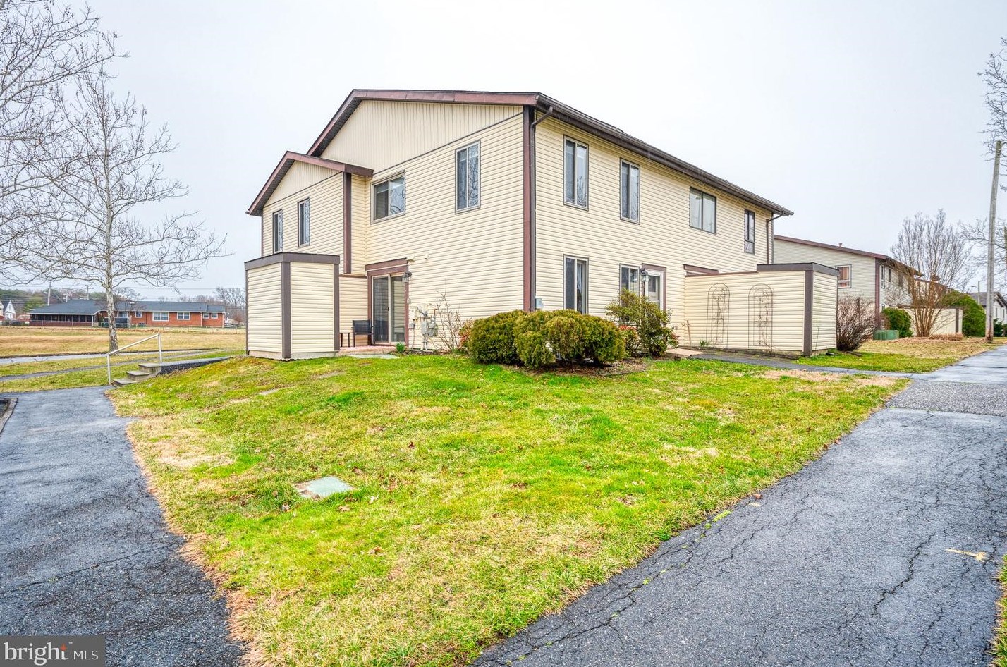 79 King Henry Cir, Baltimore MD  21237-4113 exterior