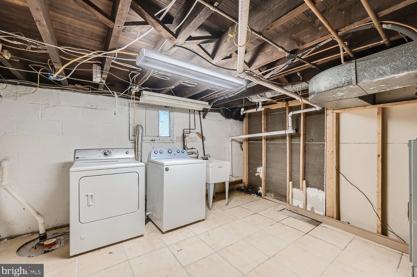 1239 Maiden Choice Ln, Baltimore MD  21229-5414 exterior