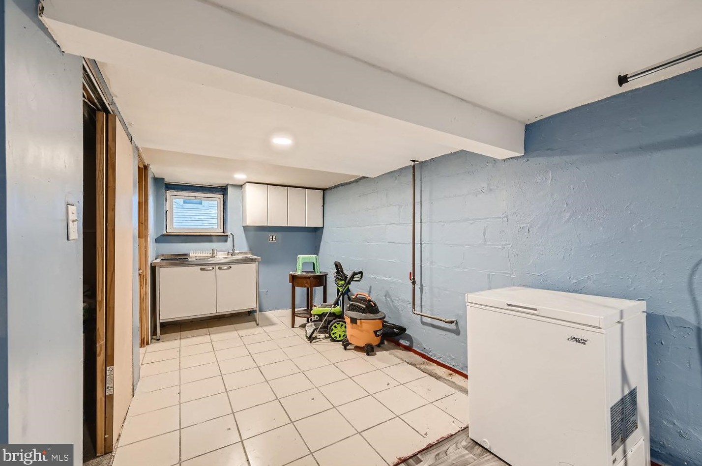 1239 Maiden Choice Ln, Baltimore MD  21229-5414 exterior