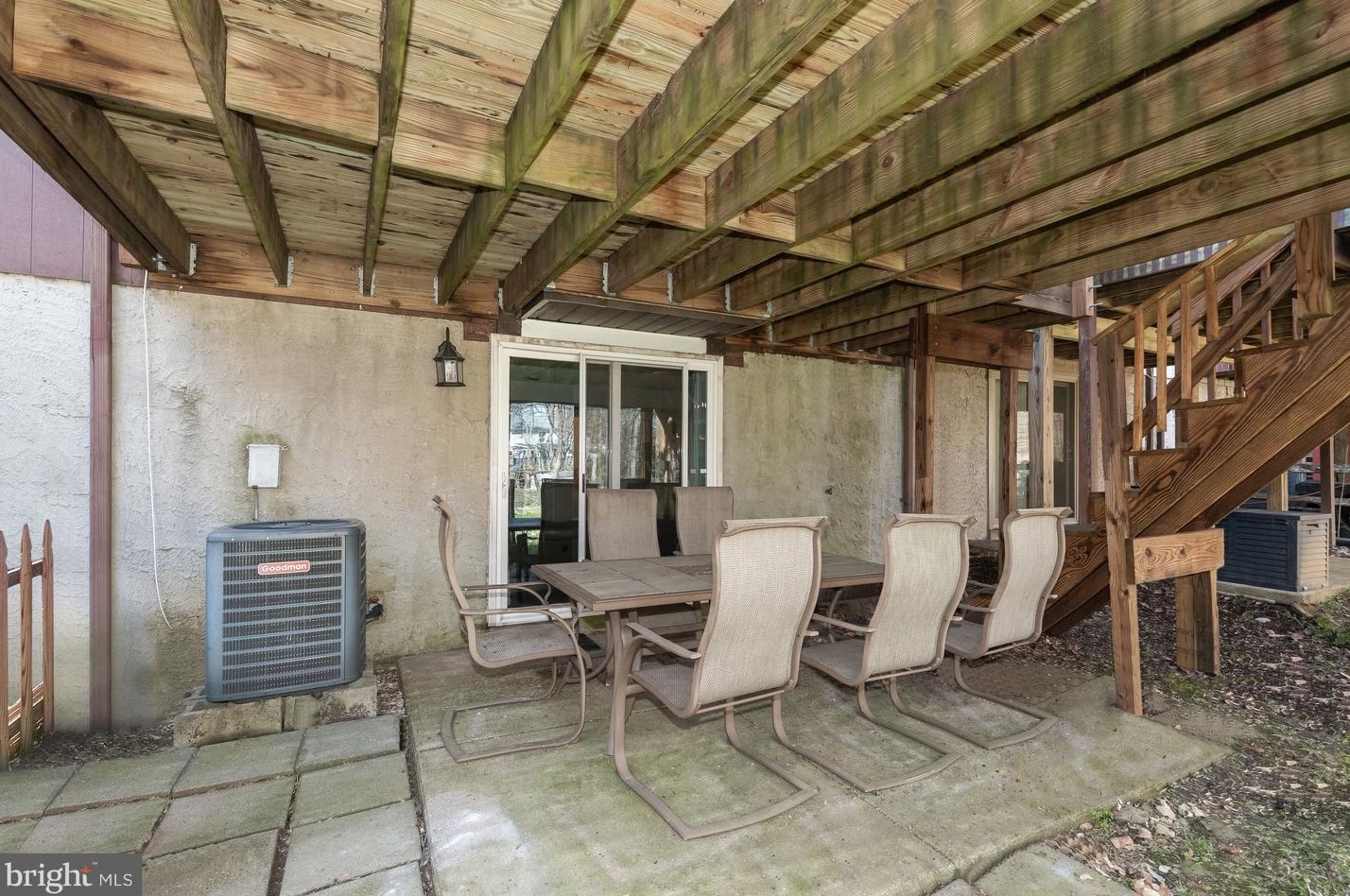 12 Romanoff Ct, Baltimore MD  21234-8018 exterior