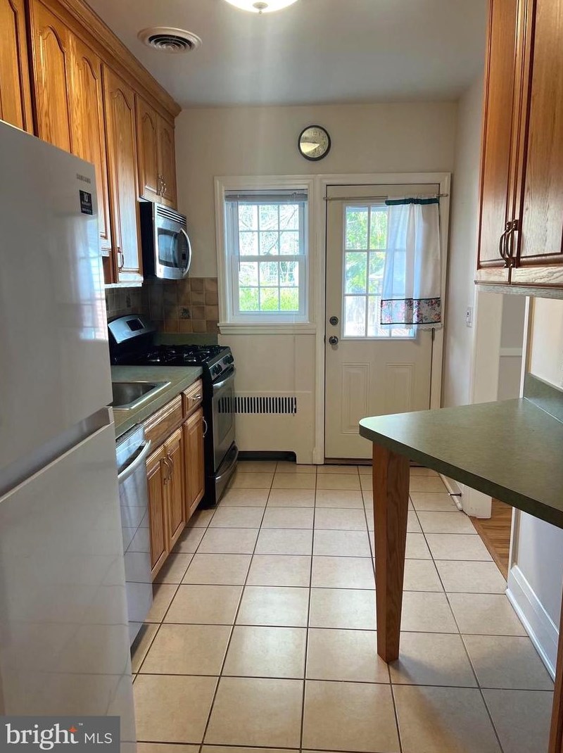 6 Dunkirk Rd, Baltimore MD  21212-1705 exterior