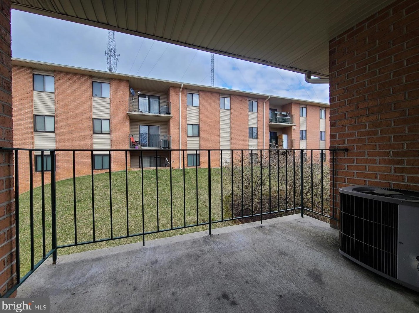 1102 Lisadale Cir, Baltimore MD 21228-3846 exterior