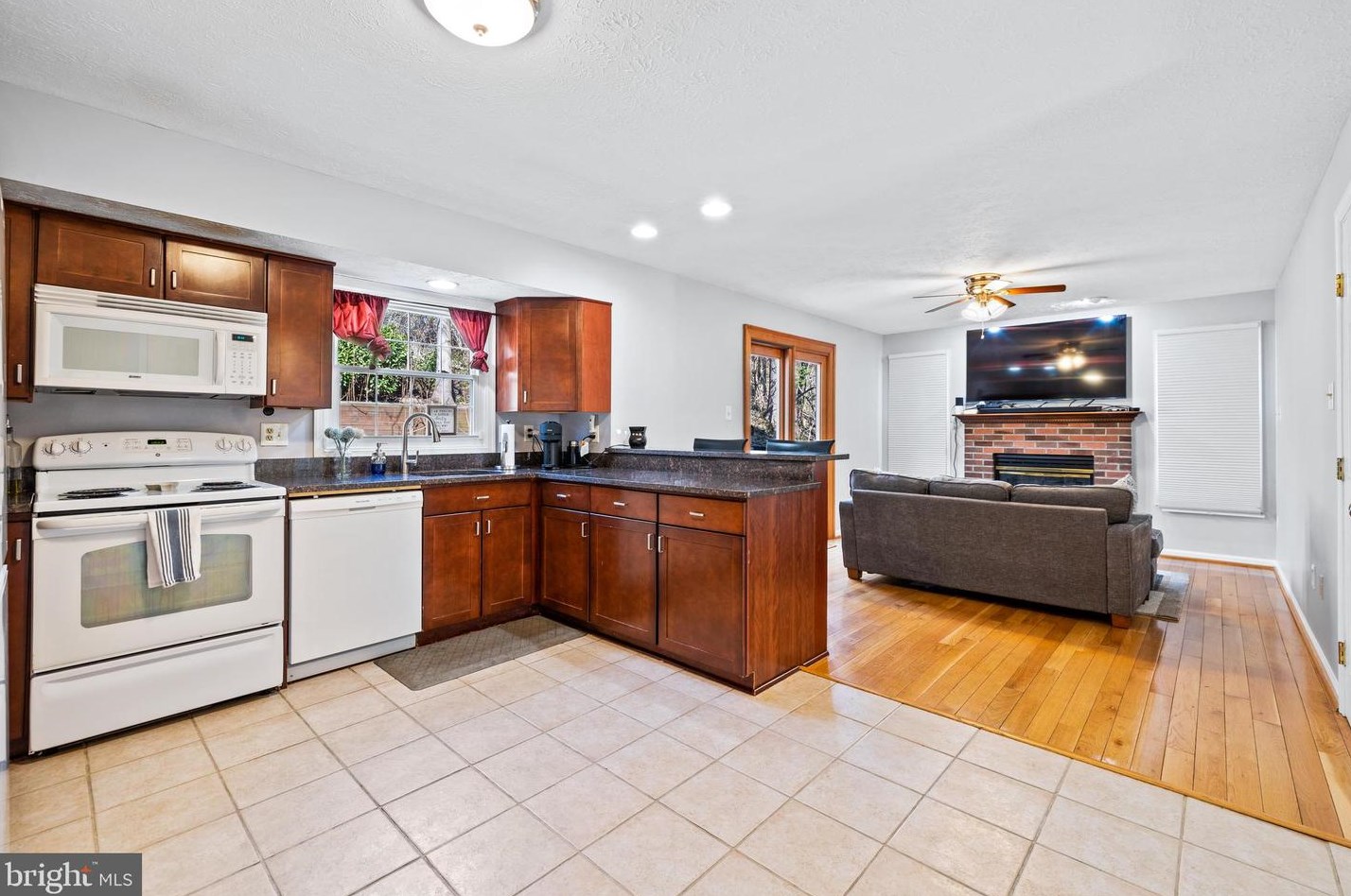 9318 Hines Estates Dr, Baltimore MD  21234-1319 exterior