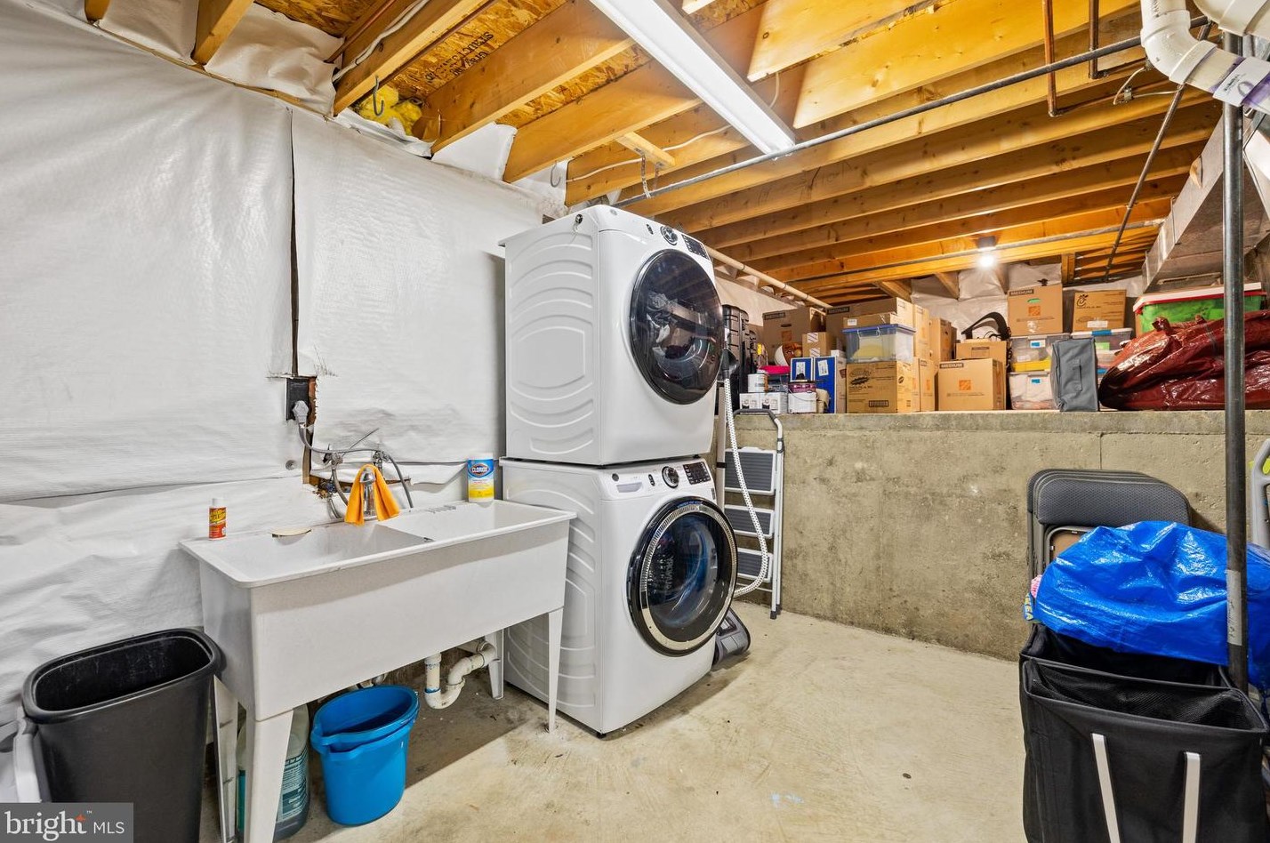 9318 Hines Estates Dr, Baltimore MD  21234-1319 exterior