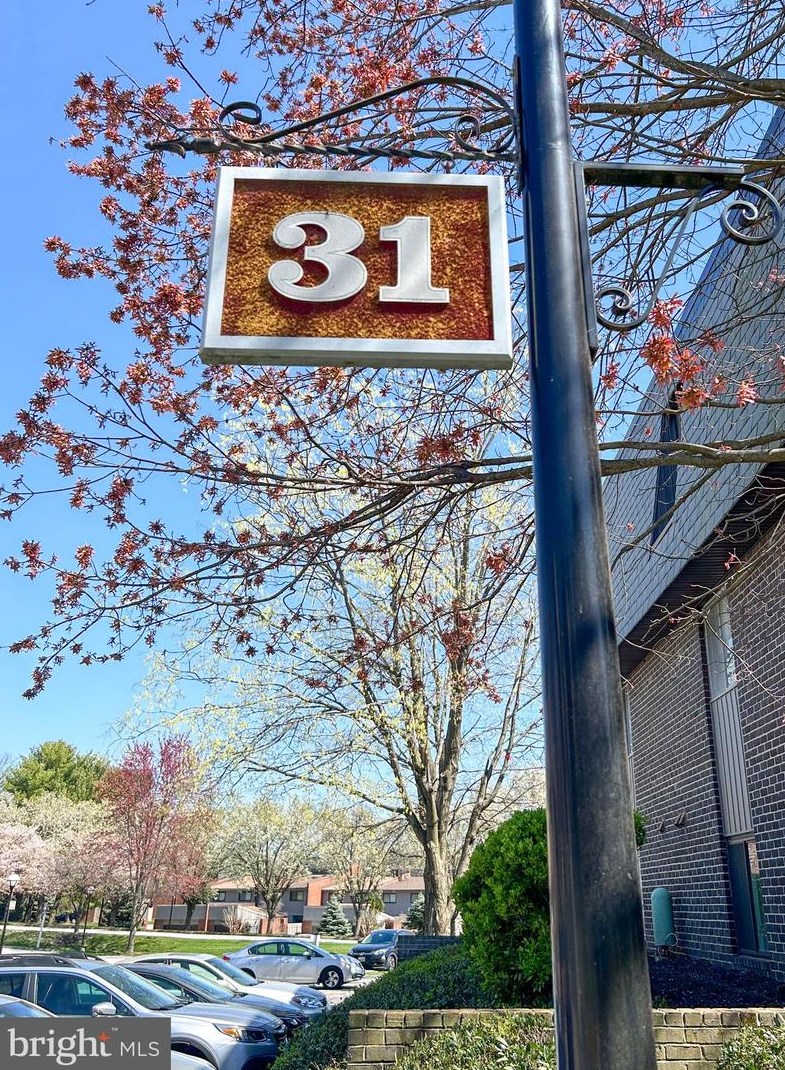31 Stonehenge Cir, Baltimore MD  21208-3250 exterior