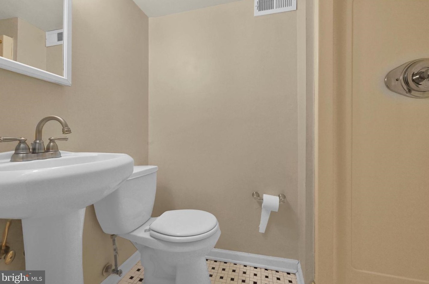 6402 Falkirk Rd, Baltimore MD 21239-1719 exterior