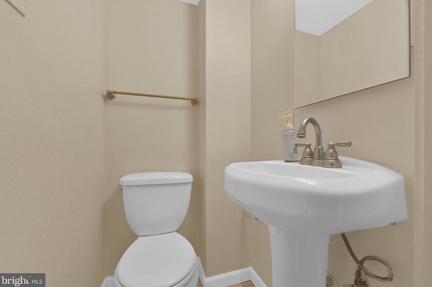 6402 Falkirk Rd, Baltimore MD 21239-1719 exterior