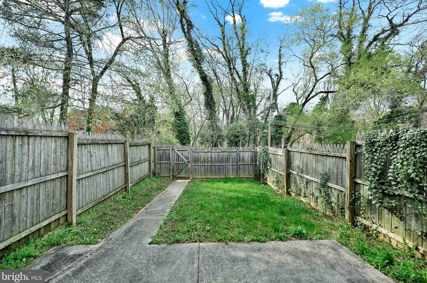 6402 Falkirk Rd, Baltimore MD 21239-1719 exterior