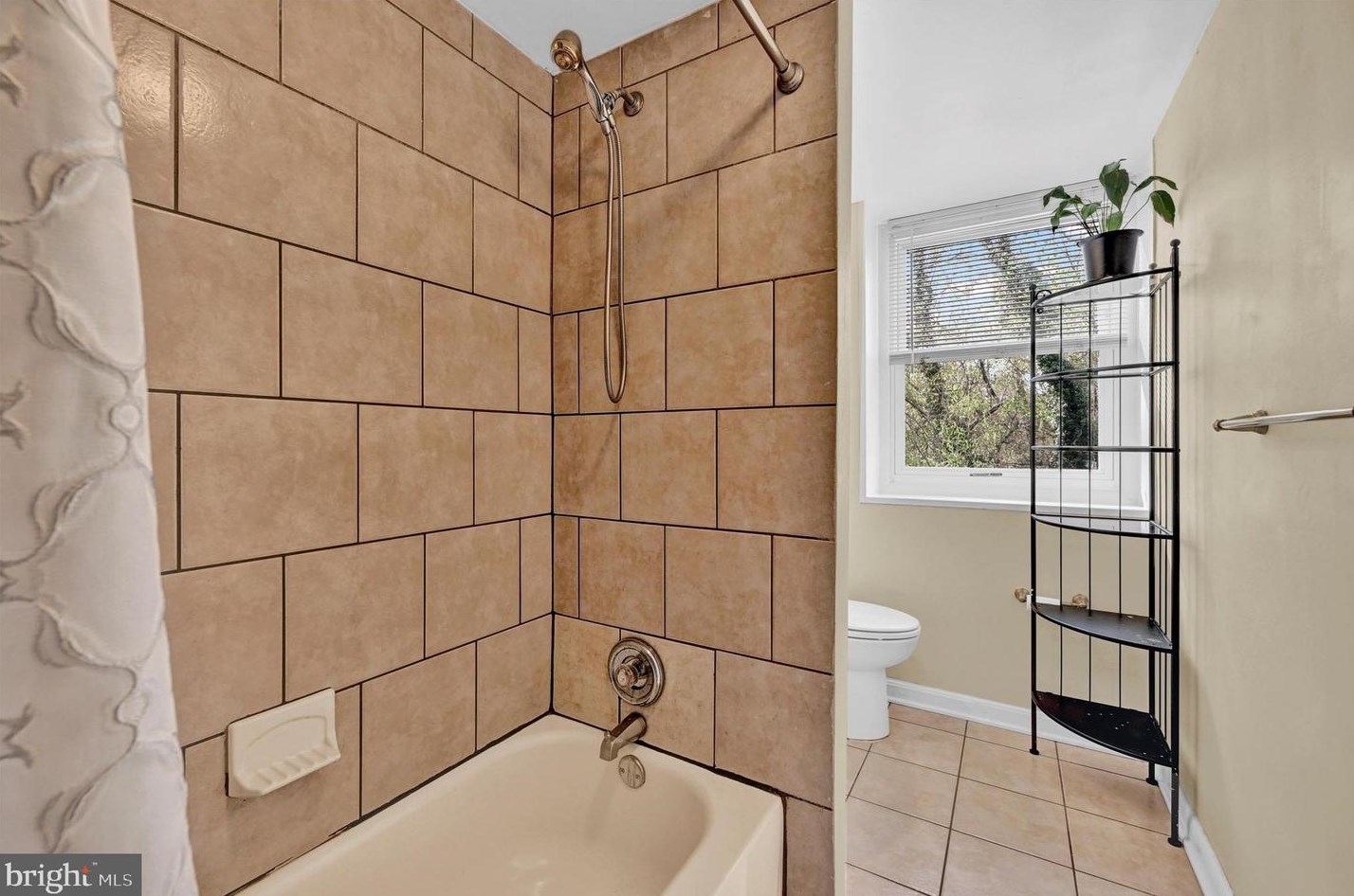 6402 Falkirk Rd, Baltimore MD 21239-1719 exterior