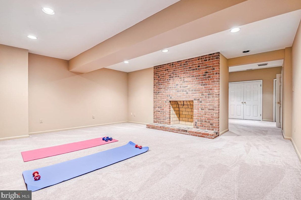 19 Roland Ct, Baltimore MD 21204-3550 exterior