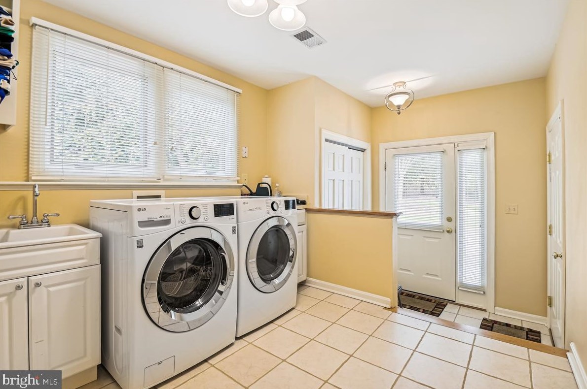 19 Roland Ct, Baltimore MD 21204-3550 exterior