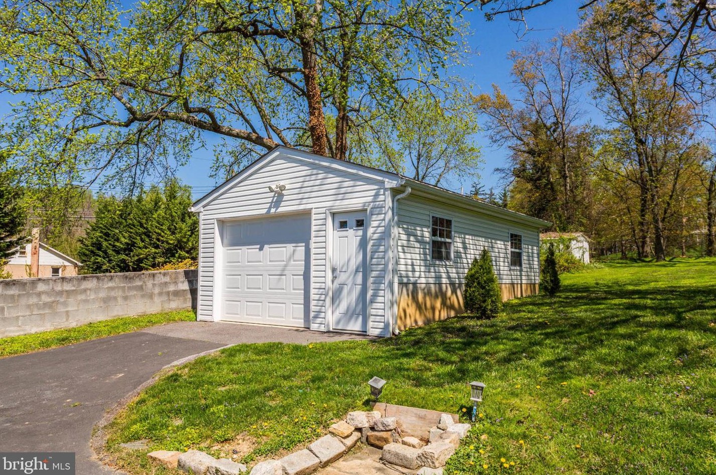 5 Maple Ave, Baltimore MD  21206-1108 exterior