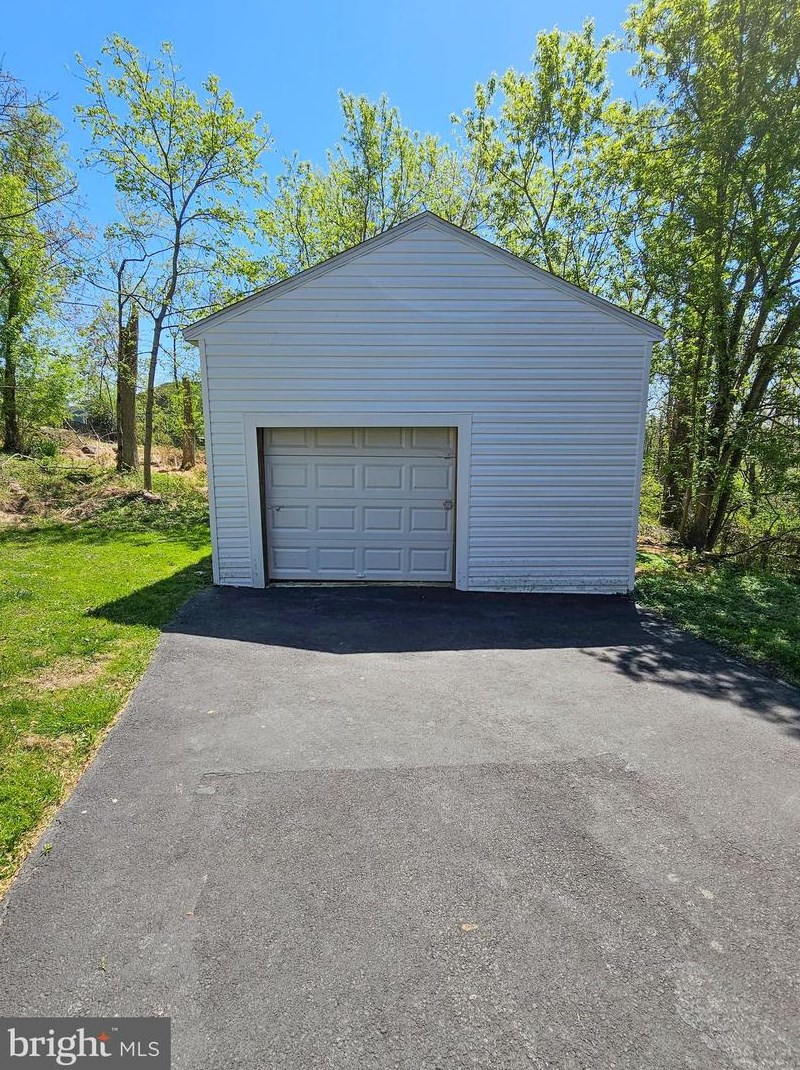 2521 Old Frederick Rd, Baltimore MD  21228-5423 exterior