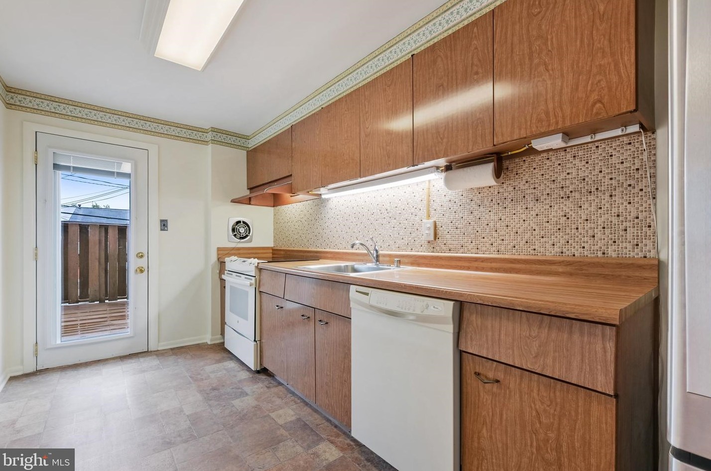 968 Circle Dr, Baltimore MD  21227-2322 exterior