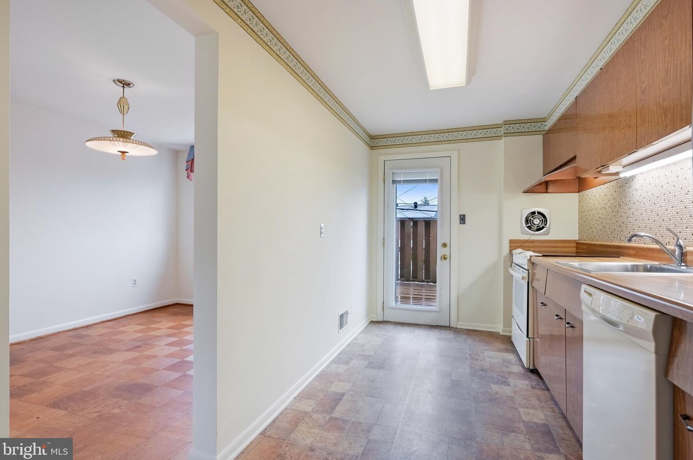 968 Circle Dr, Baltimore MD  21227-2322 exterior