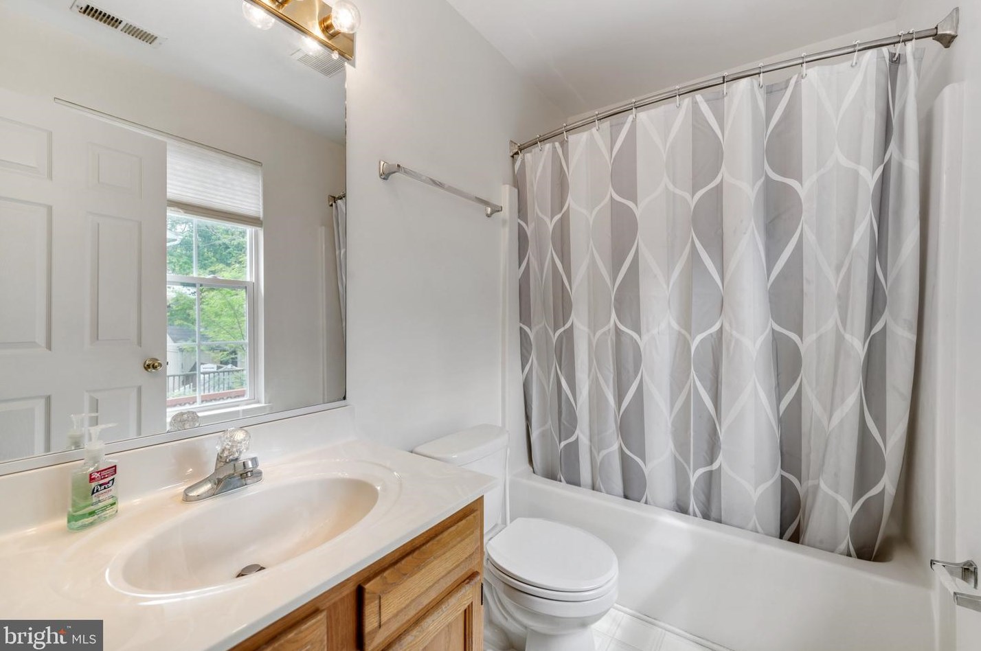 1 Overhill Rd, Baltimore MD  21228-4924 exterior