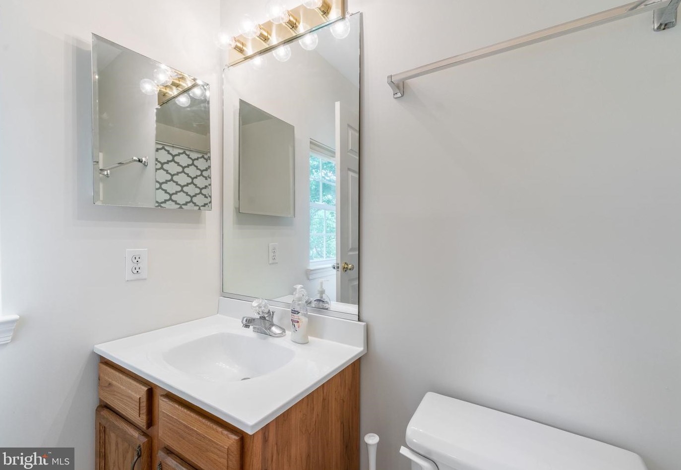 1 Overhill Rd, Baltimore MD  21228-4924 exterior