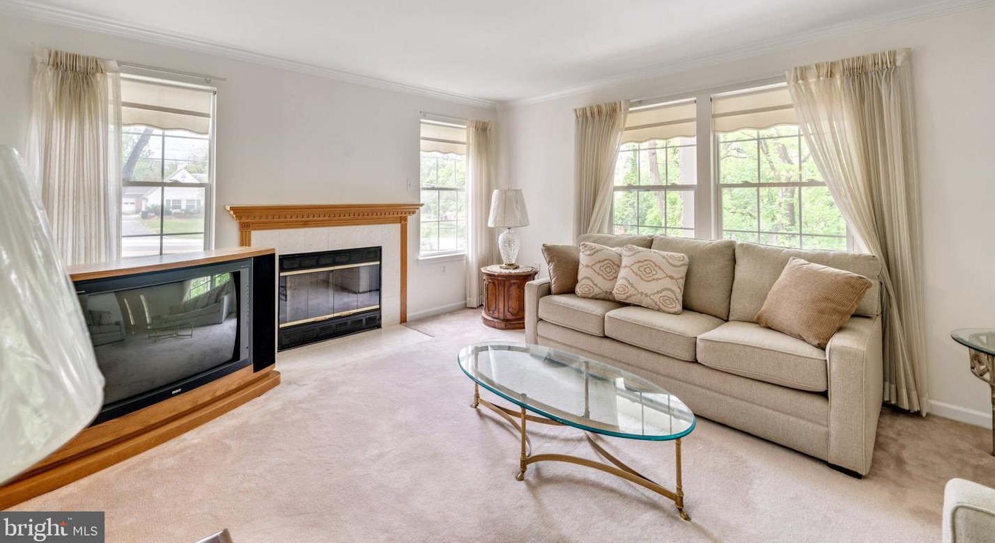 1 Overhill Rd, Baltimore MD  21228-4924 exterior