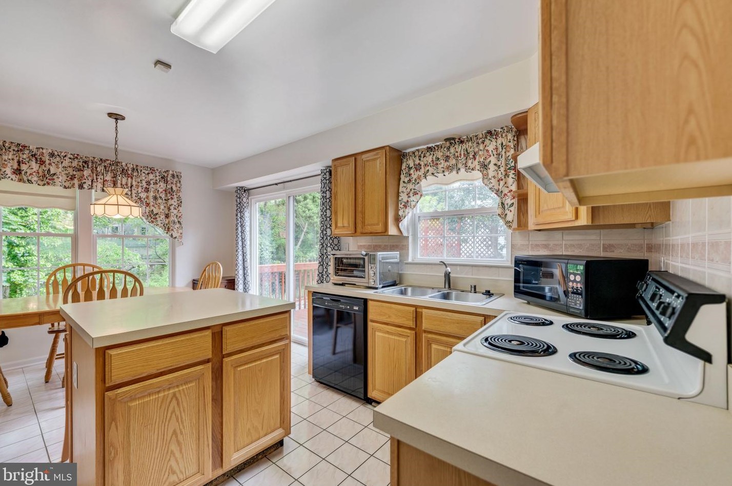 1 Overhill Rd, Baltimore MD  21228-4924 exterior