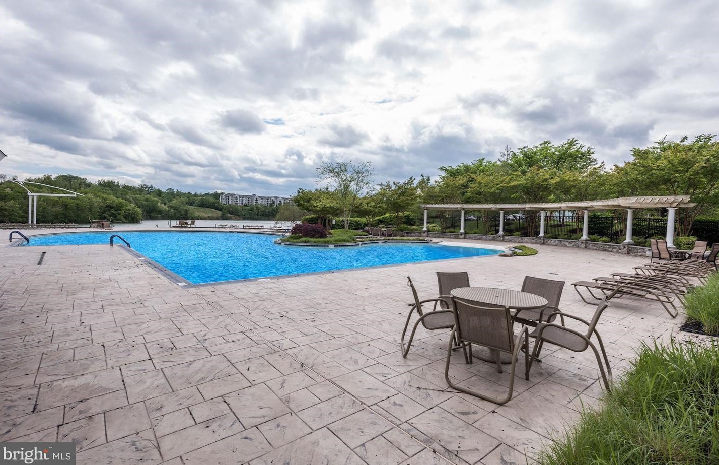 2518 Stone Cliff Dr, Baltimore MD  21209-3733 exterior