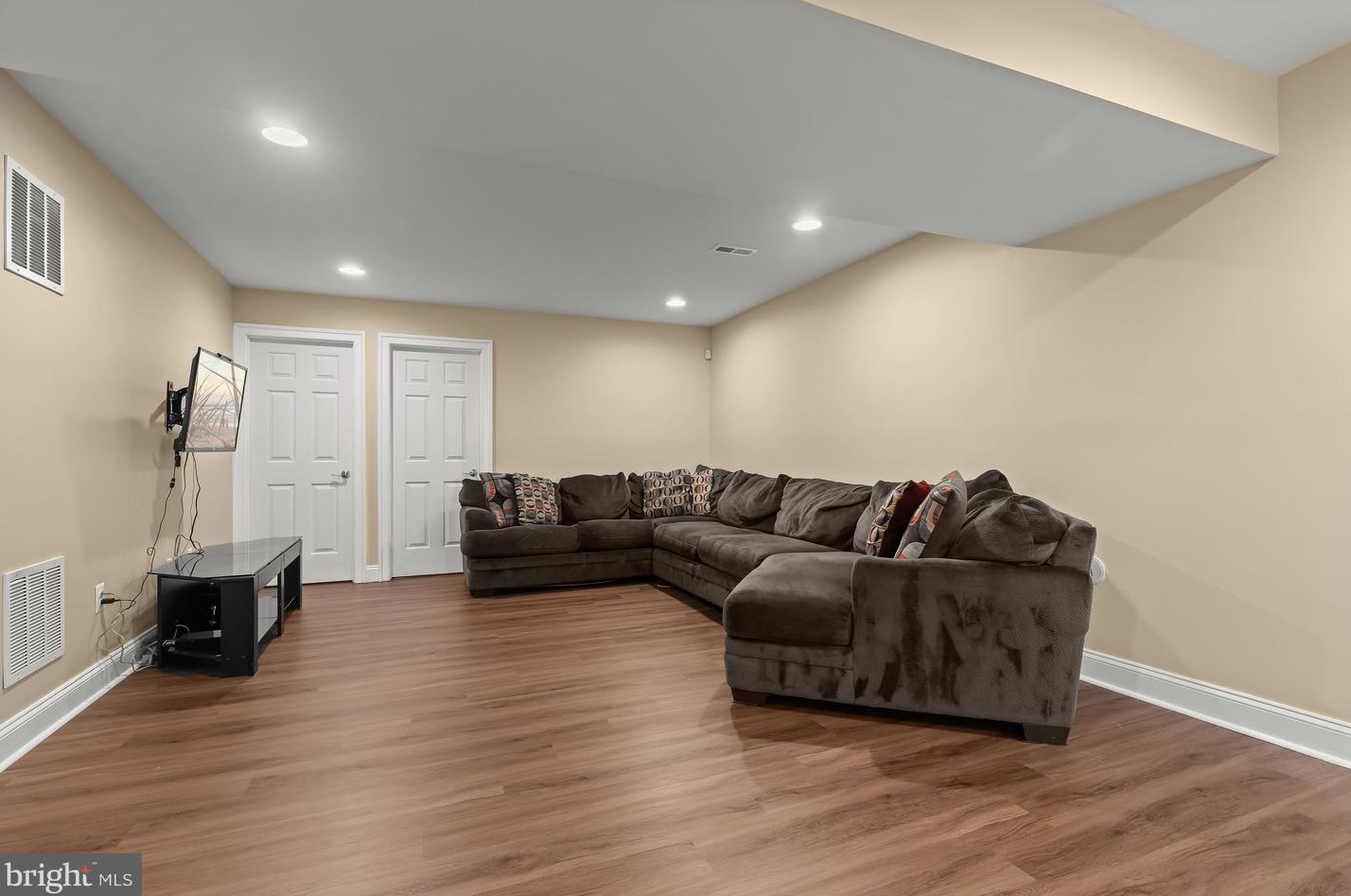 2518 Stone Cliff Dr, Baltimore MD  21209-3733 exterior