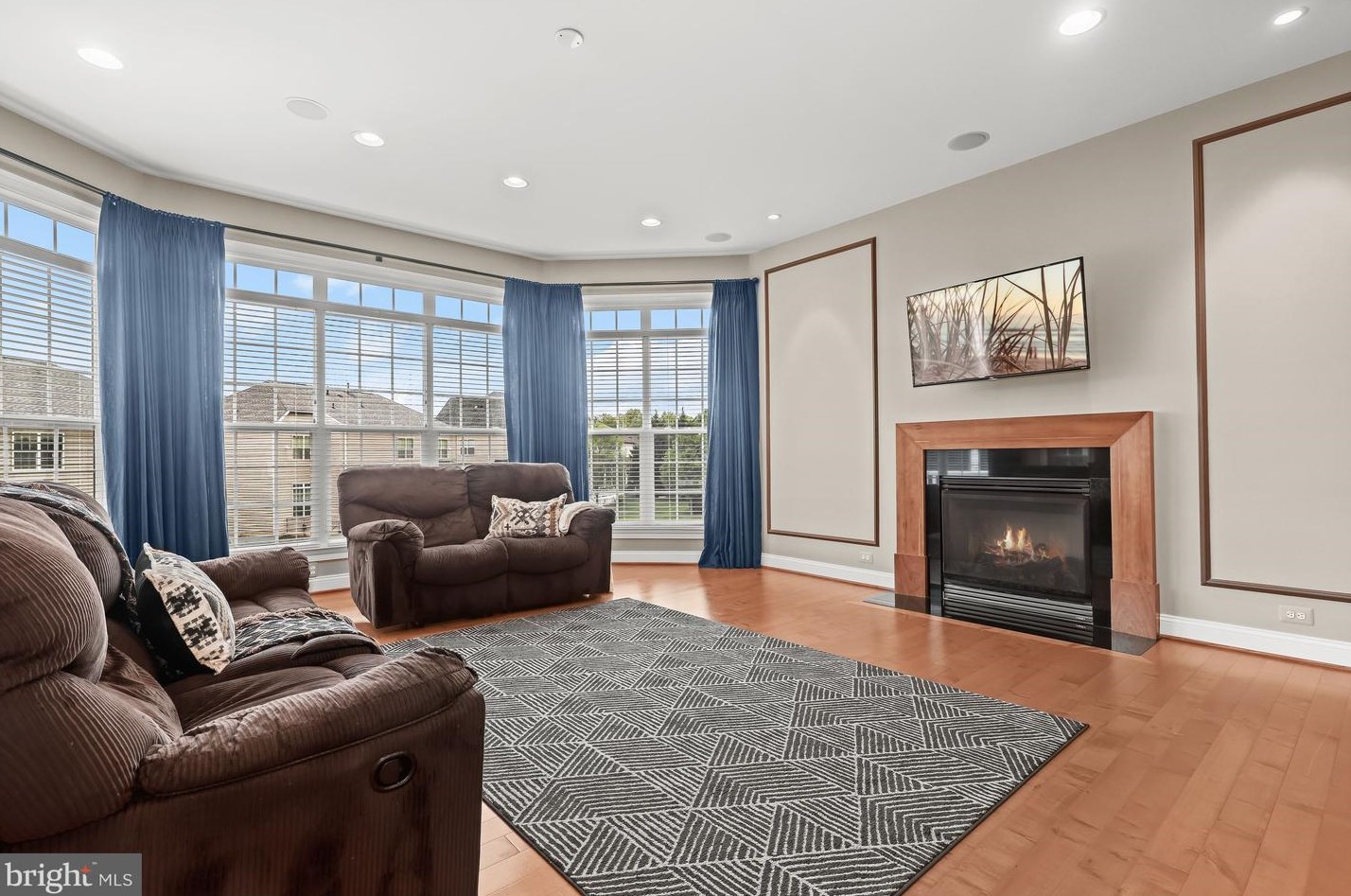 2518 Stone Cliff Dr, Baltimore MD  21209-3733 exterior
