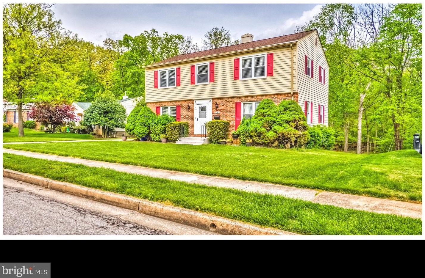 9 Hunting Creek Ct, Baltimore MD  21228-2636 exterior