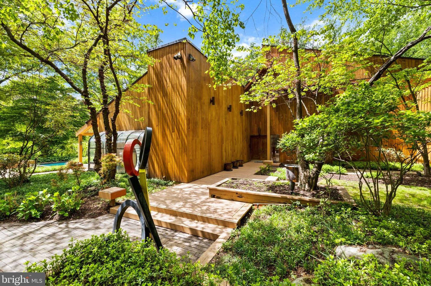 8570 Leisure Hill Dr, Baltimore MD  21208-1740 exterior