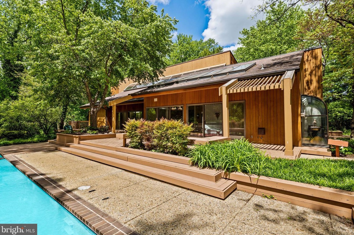 8570 Leisure Hill Dr, Baltimore MD  21208-1740 exterior