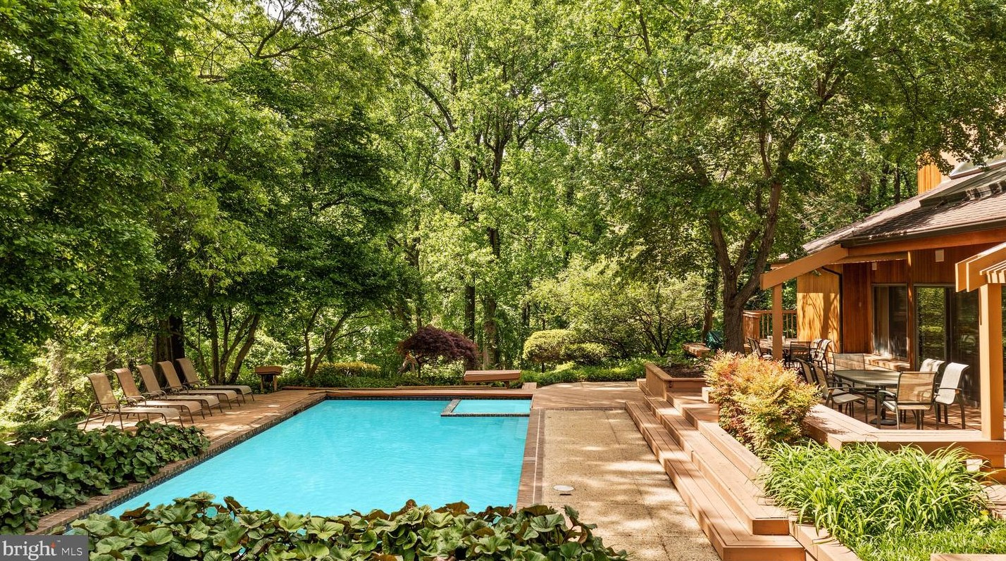 8570 Leisure Hill Dr, Baltimore MD  21208-1740 exterior