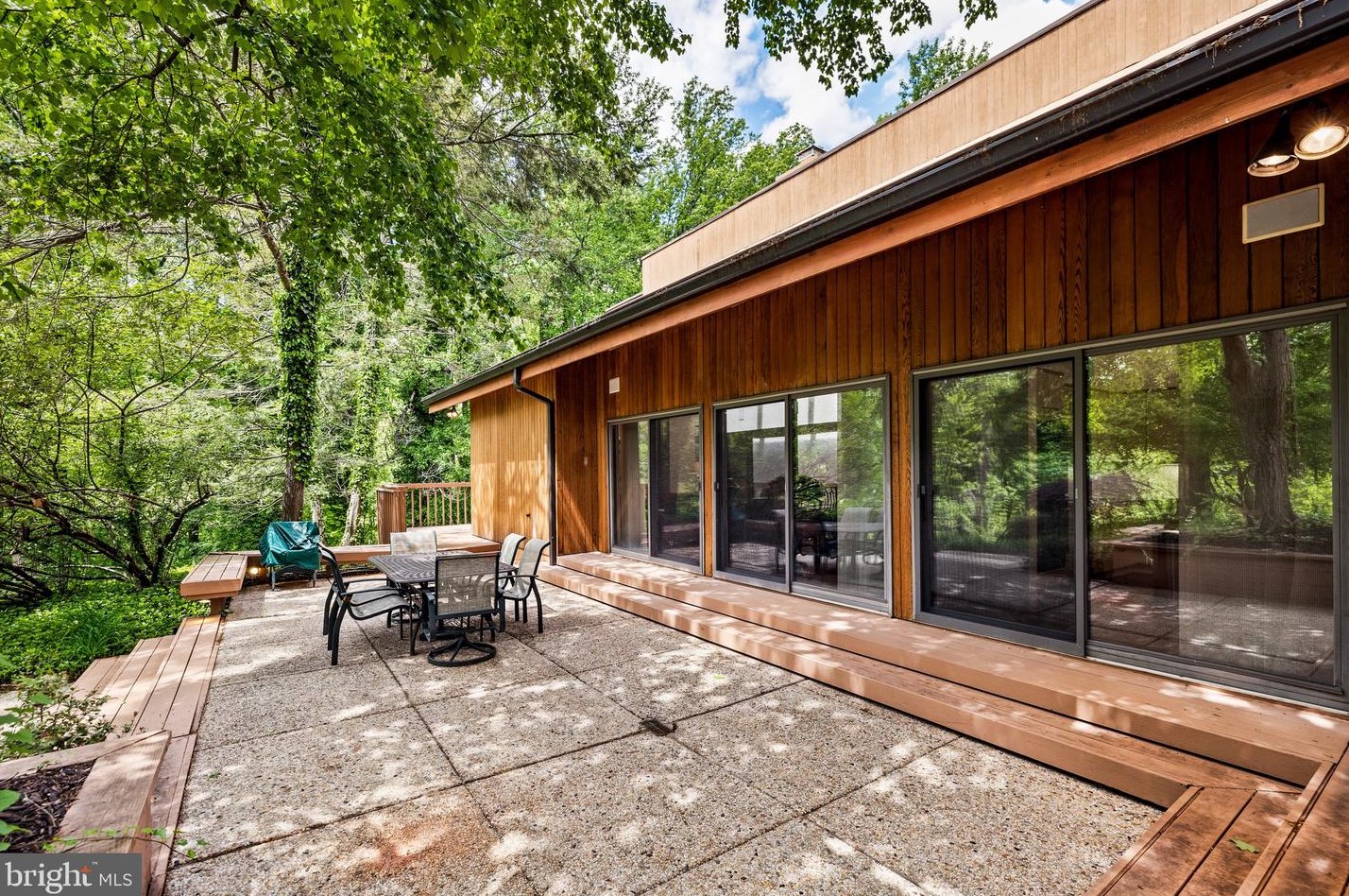 8570 Leisure Hill Dr, Baltimore MD  21208-1740 exterior