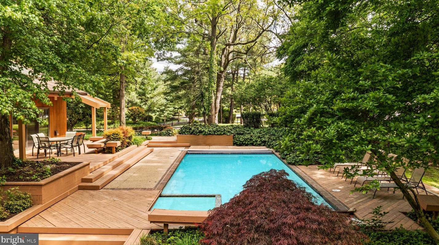 8570 Leisure Hill Dr, Baltimore MD  21208-1740 exterior