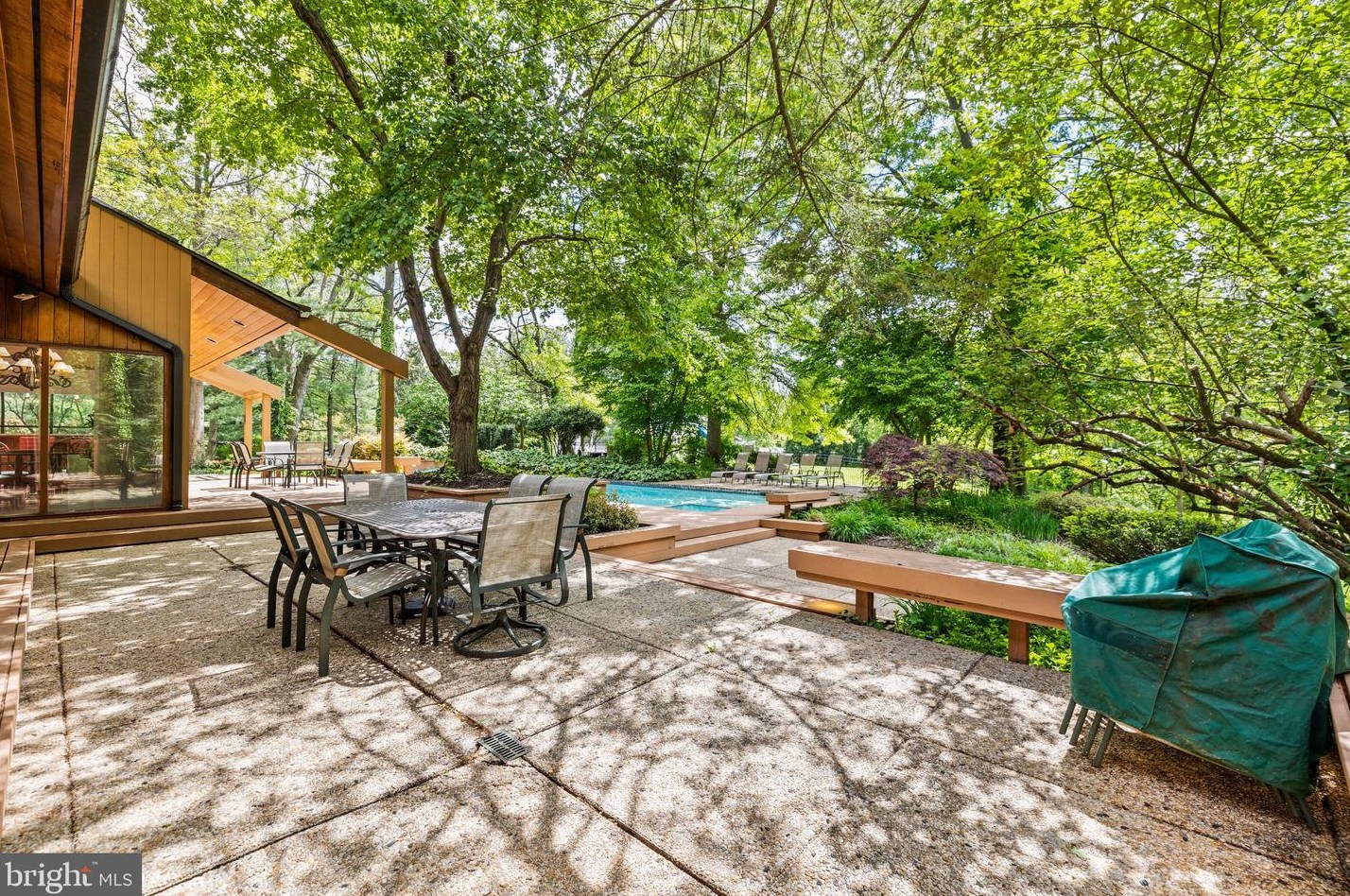 8570 Leisure Hill Dr, Baltimore MD  21208-1740 exterior