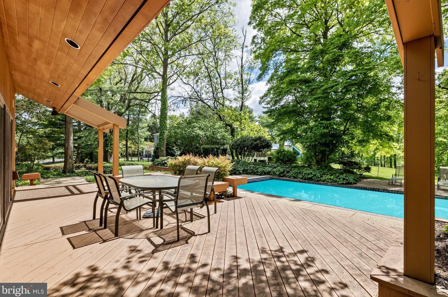 8570 Leisure Hill Dr, Baltimore MD  21208-1740 exterior