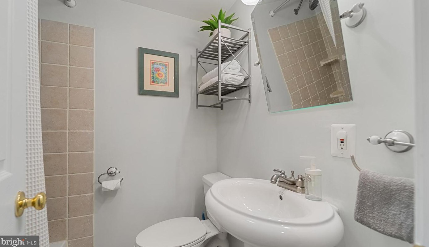 2011 Masters Dr, Baltimore MD  21209-1746 exterior