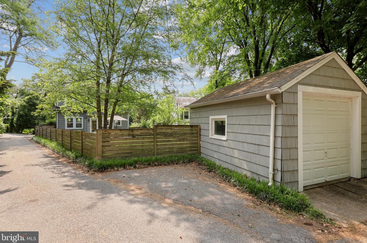 15 Hilltop Rd, Baltimore MD  21228-5520 exterior