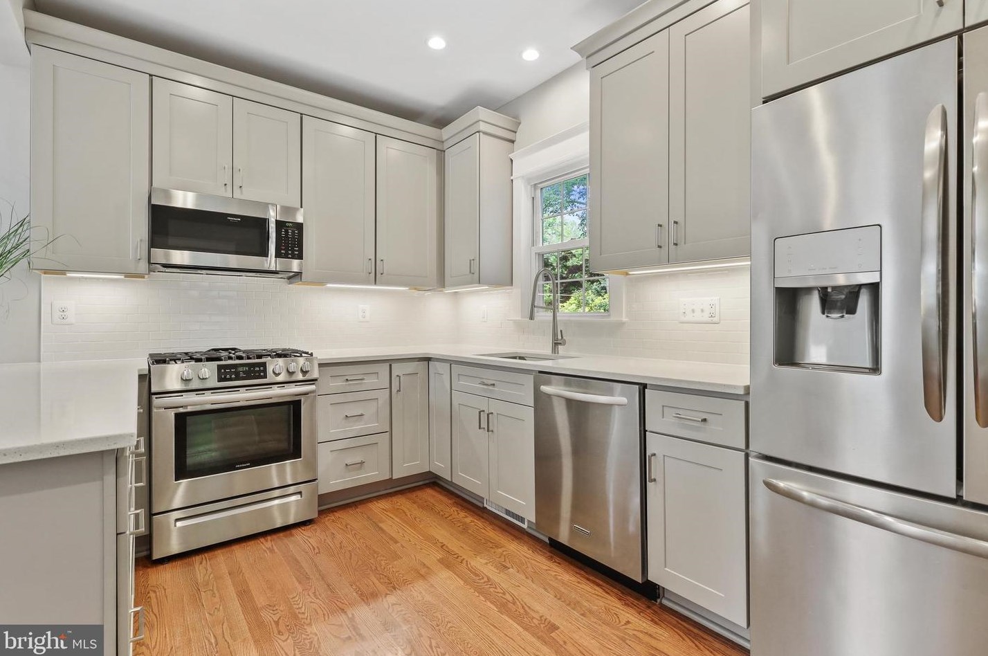 15 Hilltop Rd, Baltimore MD  21228-5520 exterior