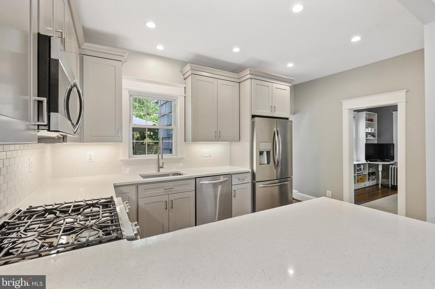 15 Hilltop Rd, Baltimore MD  21228-5520 exterior