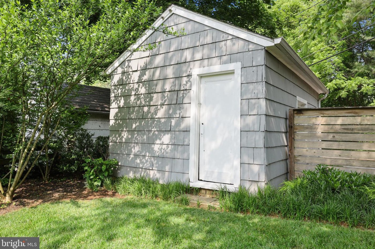 15 Hilltop Rd, Baltimore MD  21228-5520 exterior