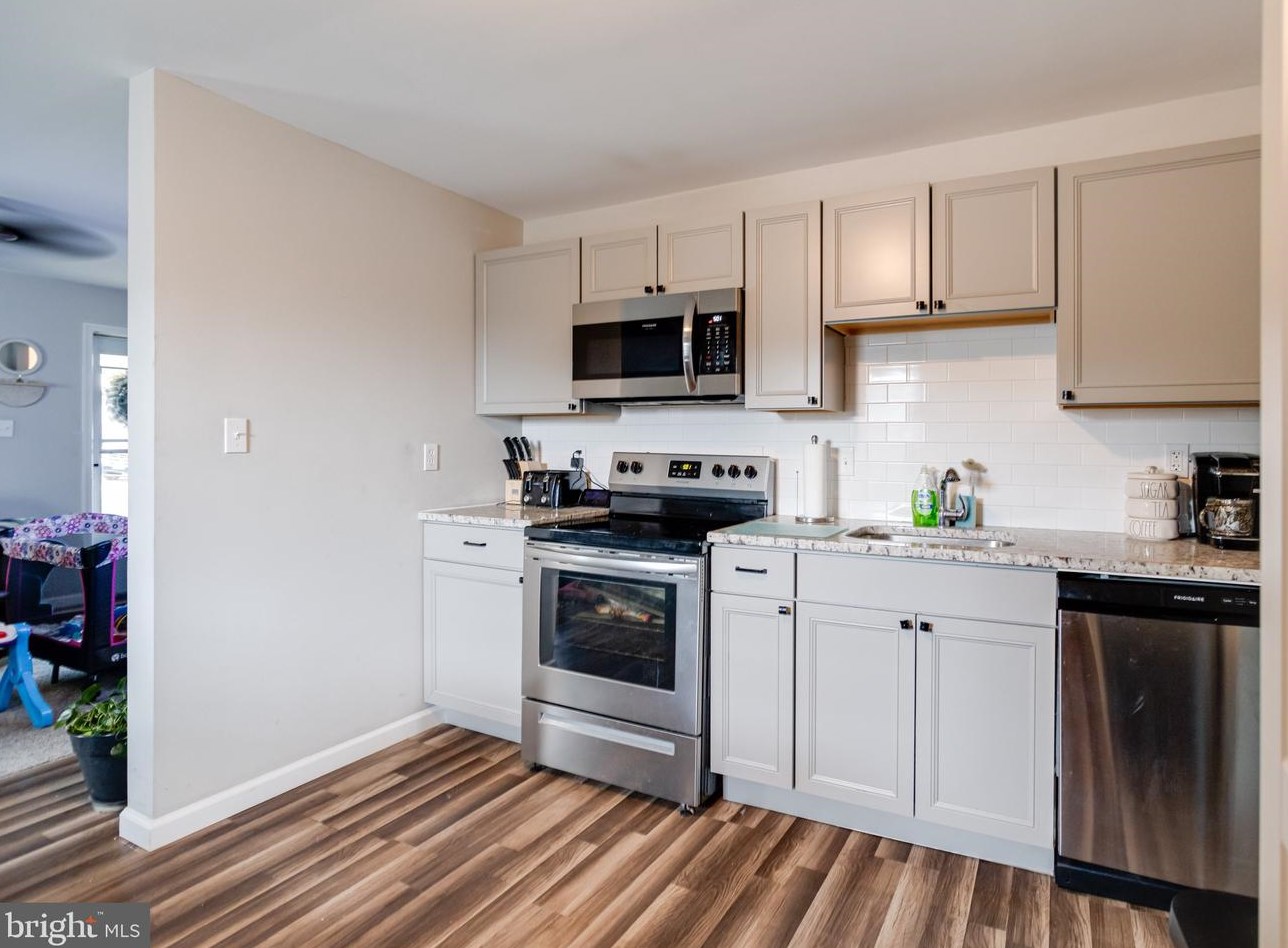 33 Hydroplane Dr, Baltimore MD  21220-4523 exterior