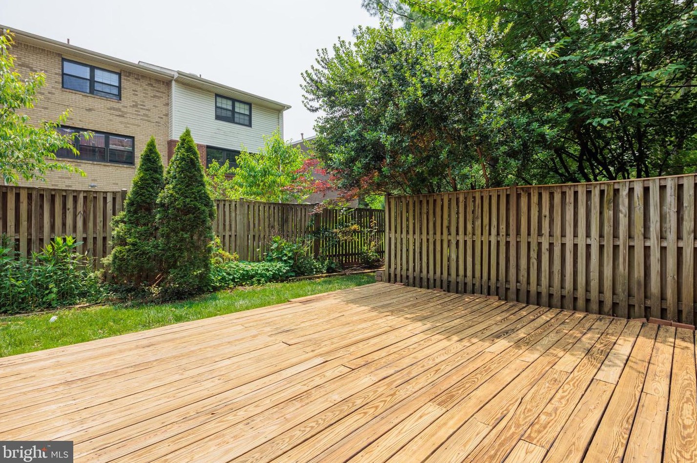 3 Bellows Ct, Baltimore MD  21204-2717 exterior